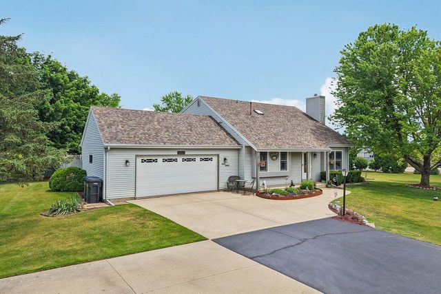W276S9060 Hidden Lakes DRIVE, Mukwonago, WI 53149