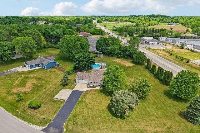 W276S9060 Hidden Lakes DRIVE, Mukwonago, WI 53149