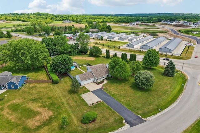 W276S9060 Hidden Lakes DRIVE, Mukwonago, WI 53149
