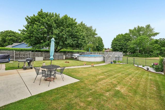 W276S9060 Hidden Lakes DRIVE, Mukwonago, WI 53149