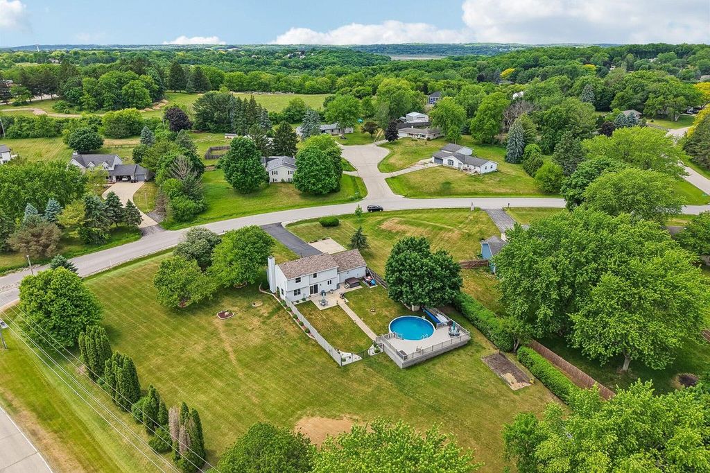 W276S9060 Hidden Lakes DRIVE, Mukwonago, WI 53149