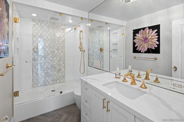 1710 Avenida del Mundo 209, Coronado, CA 92118