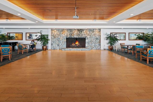 1710 Avenida del Mundo 209, Coronado, CA 92118