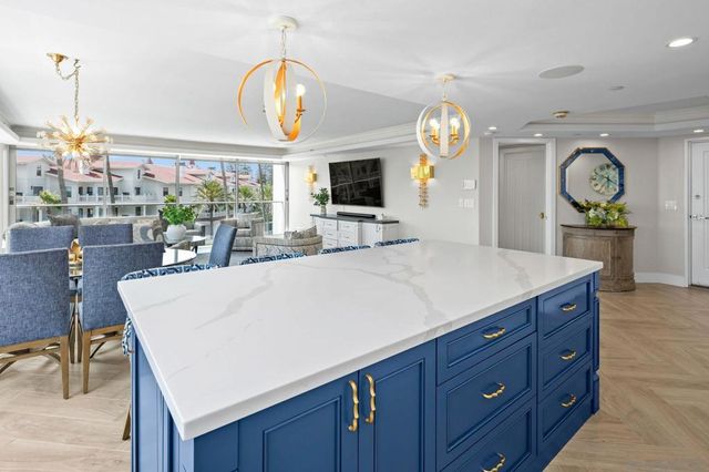 1710 Avenida del Mundo 209, Coronado, CA 92118