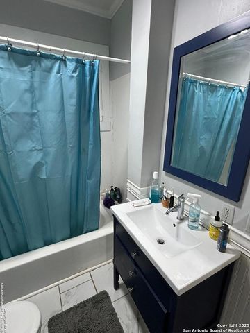 203 Devine St Apt 2, San Antonio, TX 78210