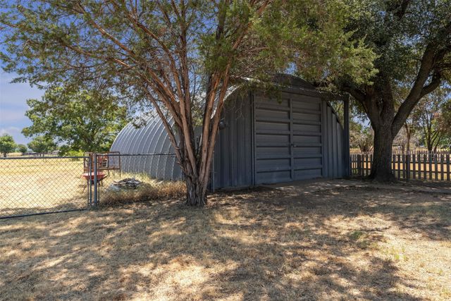 805 S Swanson Road, Mineral Wells, TX 76067
