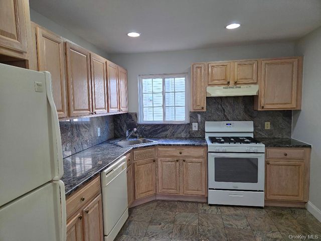 117 Manorhaven Boulevard, Port Washington, NY 11050