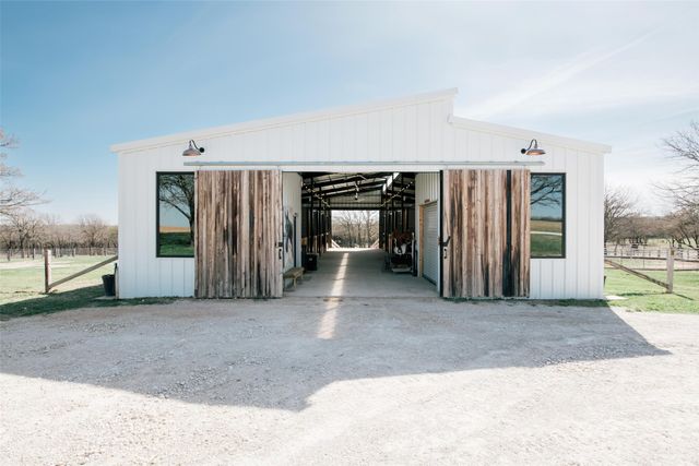 4067 CR 414, St Jo, TX 76265