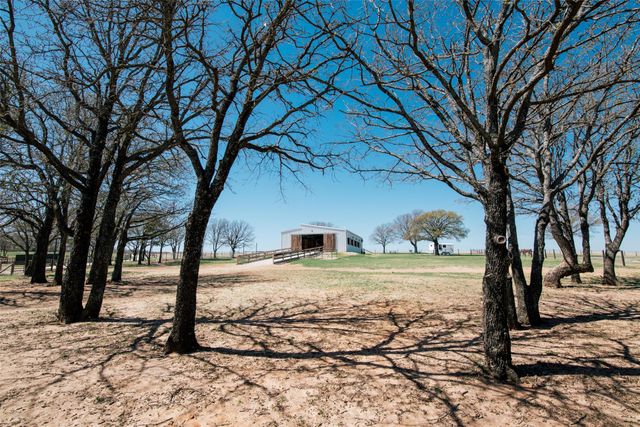 4067 CR 414, St Jo, TX 76265
