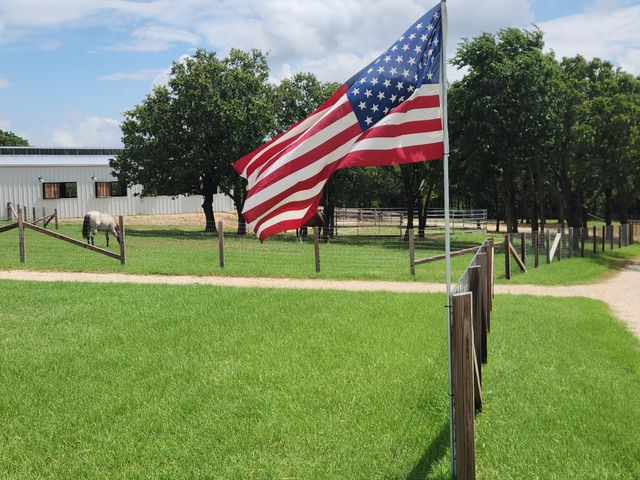4067 CR 414, St Jo, TX 76265