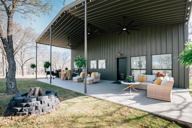 4067 CR 414, St Jo, TX 76265