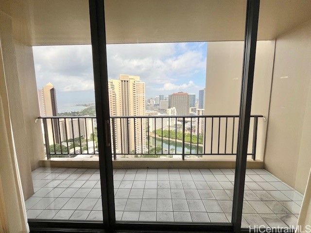 411 Hobron Lane 3208, Honolulu, HI 96815