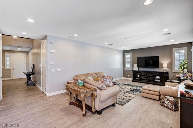 124 Nola Stream Court, Las Vegas, NV 89183