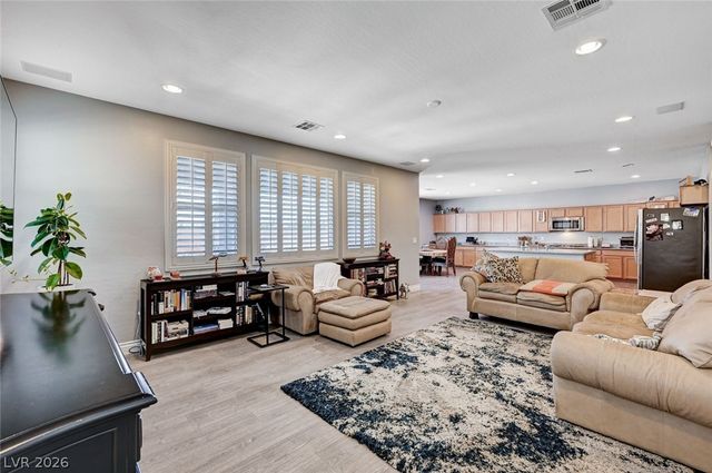 124 Nola Stream Court, Las Vegas, NV 89183