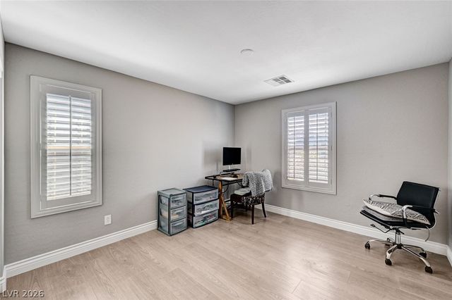 124 Nola Stream Court, Las Vegas, NV 89183