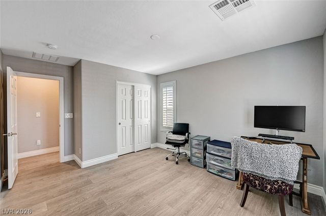 124 Nola Stream Court, Las Vegas, NV 89183