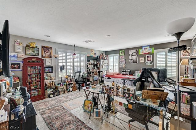 124 Nola Stream Court, Las Vegas, NV 89183