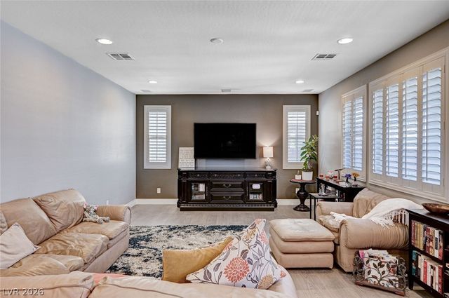 124 Nola Stream Court, Las Vegas, NV 89183