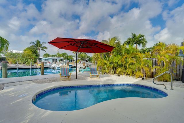 171 10Th Street, Key Colony, FL 33051