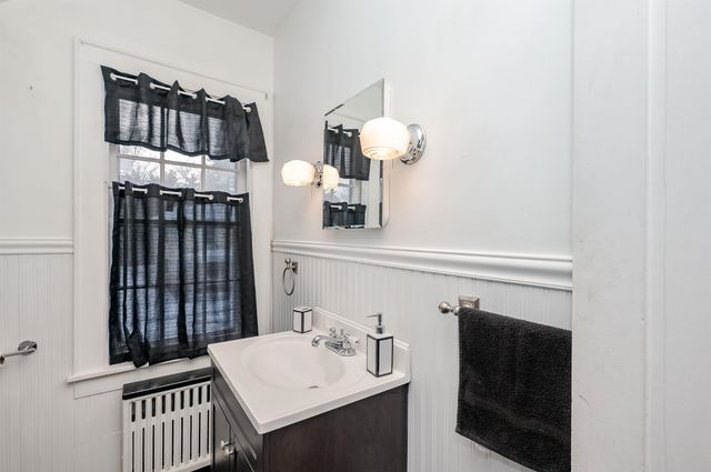 27 Broad Street, Rochester, NH 03867