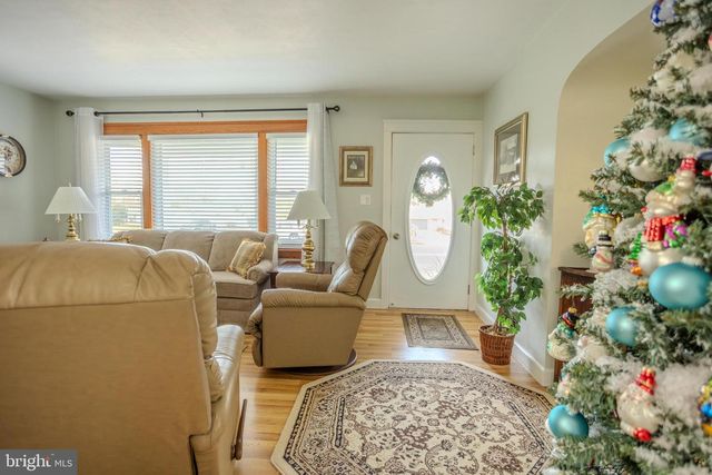 328 W ELM AVE, Hanover, PA 17331