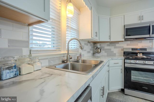 328 W ELM AVE, Hanover, PA 17331