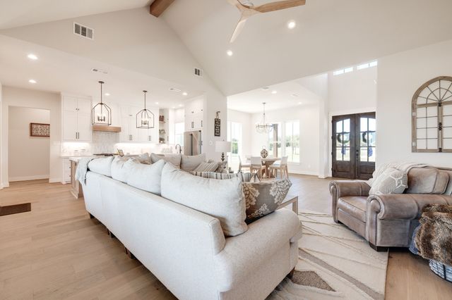 305 Willow Oak, Goldthwaite, TX 76844
