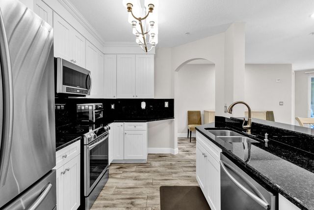 5025 Fairways Circle B-206, Vero Beach, FL 32967