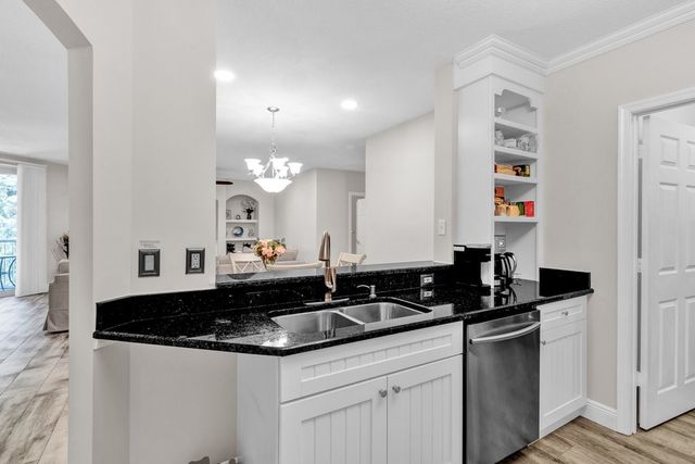 5025 Fairways Circle B-206, Vero Beach, FL 32967