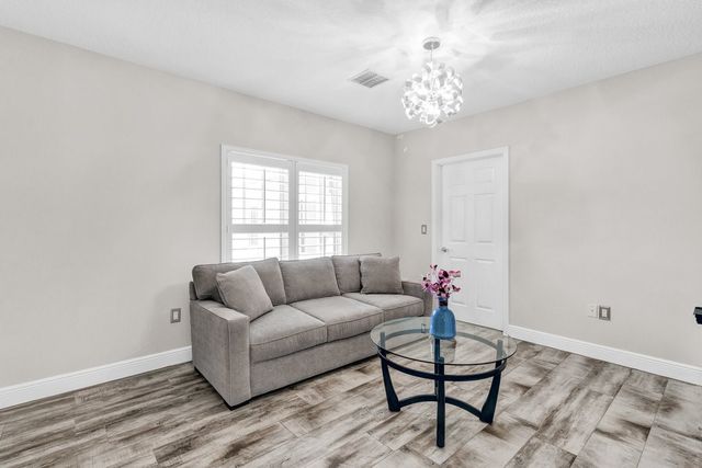 5025 Fairways Circle B-206, Vero Beach, FL 32967