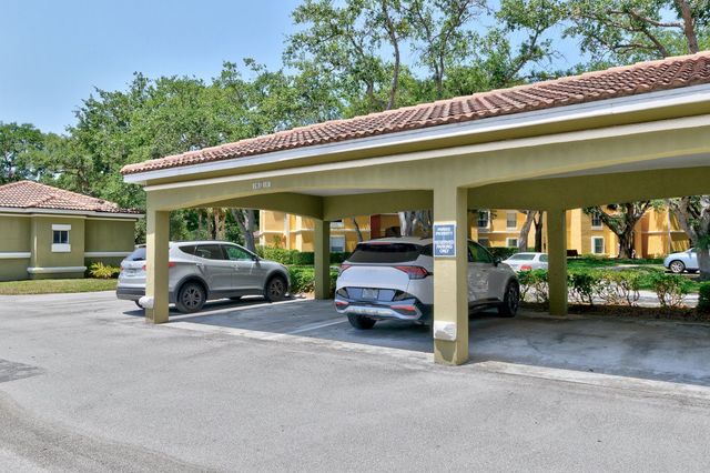 5025 Fairways Circle B-206, Vero Beach, FL 32967