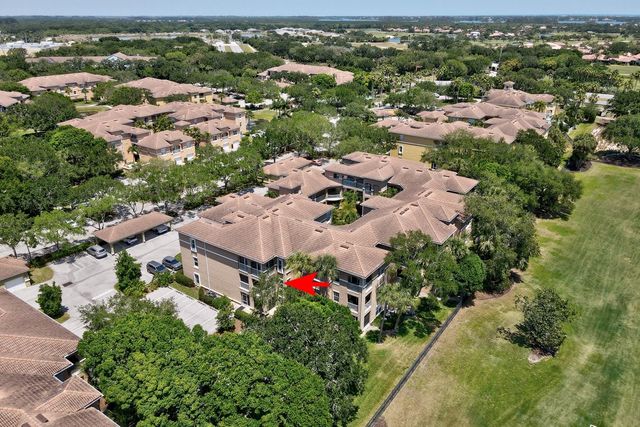 5025 Fairways Circle B-206, Vero Beach, FL 32967