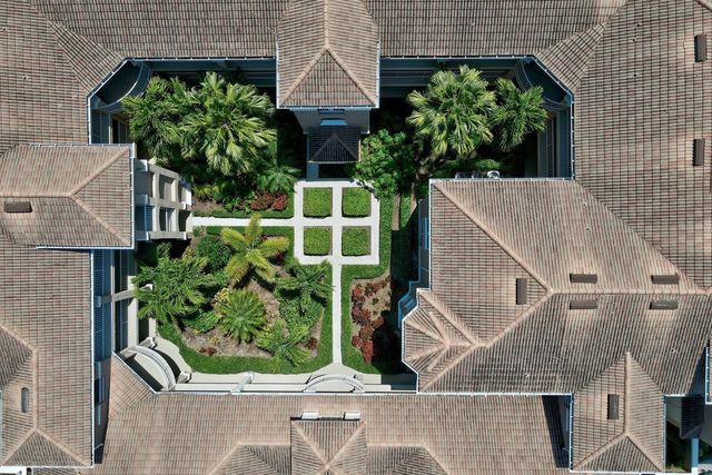 5025 Fairways Circle B-206, Vero Beach, FL 32967