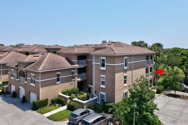 5025 Fairways Circle B-206, Vero Beach, FL 32967