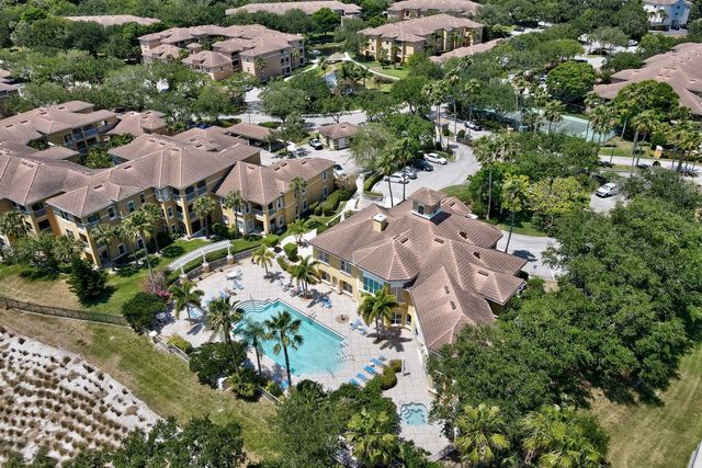 5025 Fairways Circle B-206, Vero Beach, FL 32967