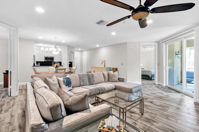 5025 Fairways Circle B-206, Vero Beach, FL 32967