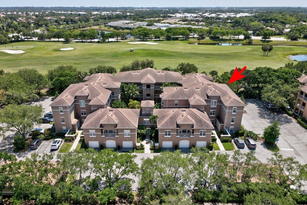 5025 Fairways Circle B-206, Vero Beach, FL 32967