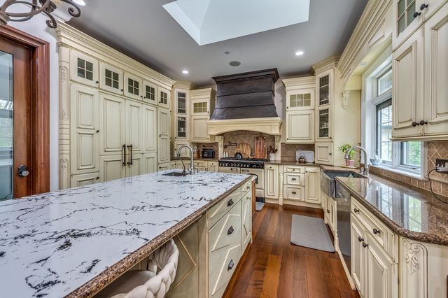 217 Haman Road, Inverness, IL 60010