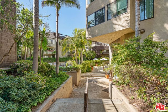 950 N Kings Road 106, West Hollywood, CA 90069