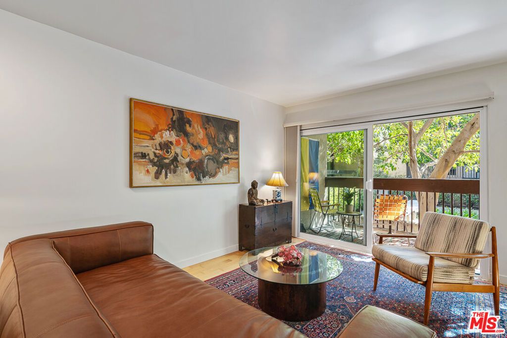 950 N Kings Road 106, West Hollywood, CA 90069