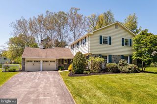 590 WATFORD LN, Berwyn, PA 19312
