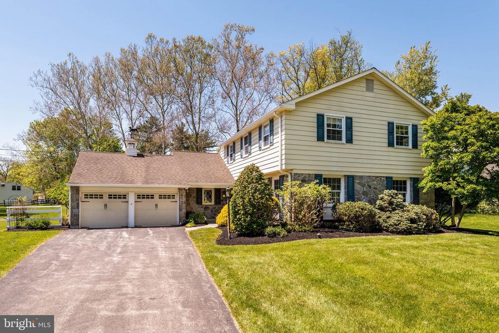 590 WATFORD LN, Berwyn, PA 19312