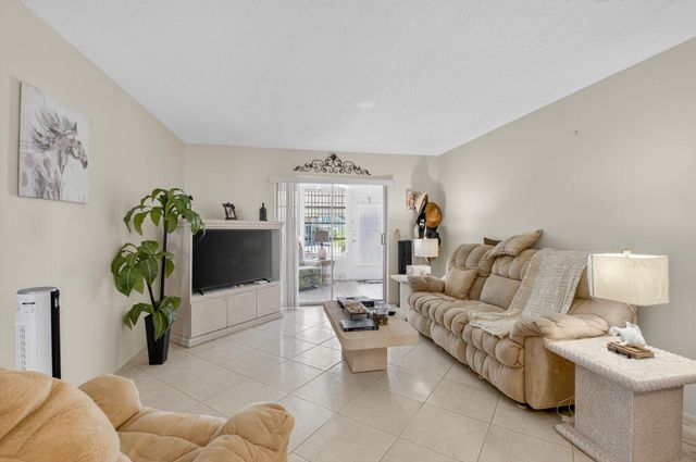2152 NE 1st Way 101, Boynton Beach, FL 33435