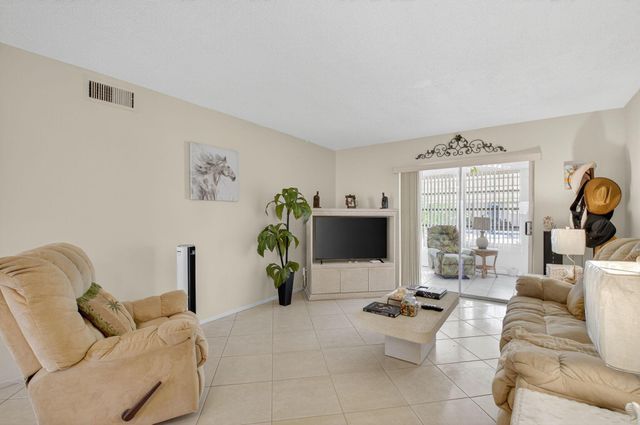2152 NE 1st Way 101, Boynton Beach, FL 33435