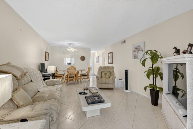 2152 NE 1st Way 101, Boynton Beach, FL 33435