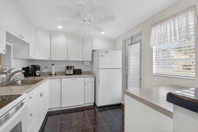 2152 NE 1st Way 101, Boynton Beach, FL 33435