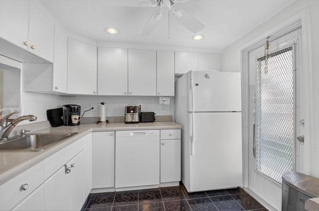 2152 NE 1st Way 101, Boynton Beach, FL 33435