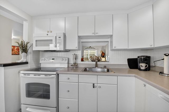 2152 NE 1st Way 101, Boynton Beach, FL 33435