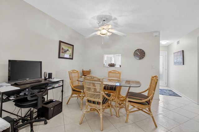 2152 NE 1st Way 101, Boynton Beach, FL 33435