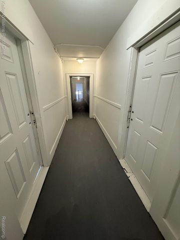 98 S Edith Street, Pontiac, MI 48342